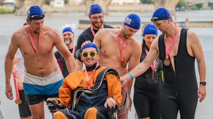 Poplavte na pomoc s ALS! Prague City Swim se koná už příští sobotu 10. června