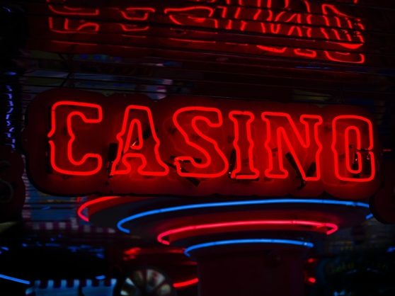 Wazamba konkuruje českým kasinům: Jaké jsou výhody online hazardních her?